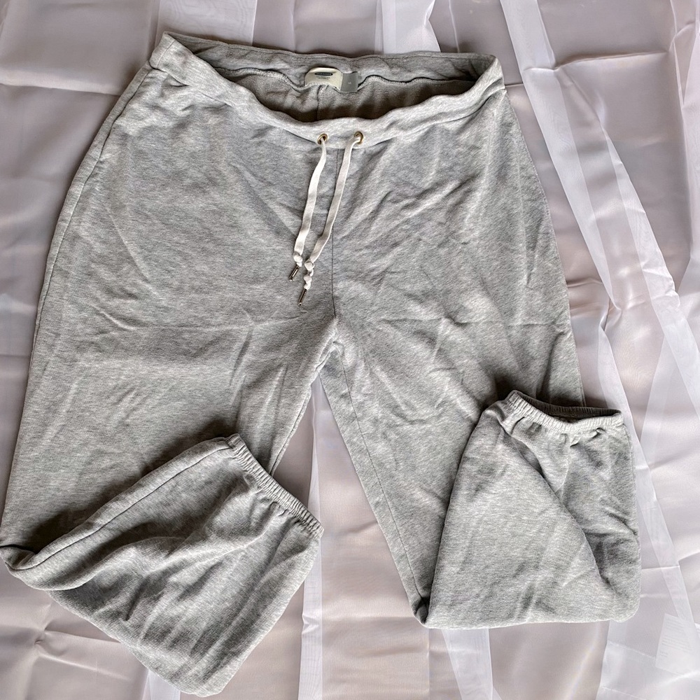 Gray Old Navy Cropped Sweatpants